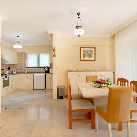 Hotel Oeluedenizde Bir *