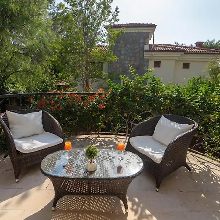 Hotel Oeluedenizde Bir *