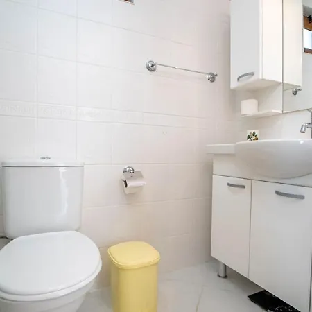 Oeluedenizde Bir Hotel *