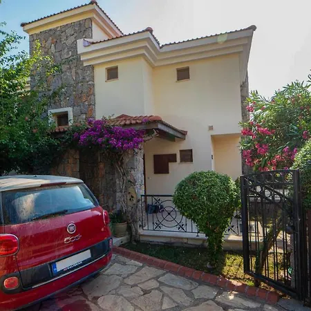 Hotel Oeluedenizde Bir *