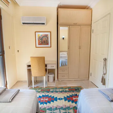 Oeluedenizde Bir Hotel *