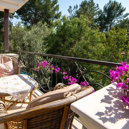 Oeluedenizde Bir Hotel *